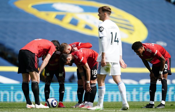 MU Diredam Leeds, Fred Kena Sembur Maguire!